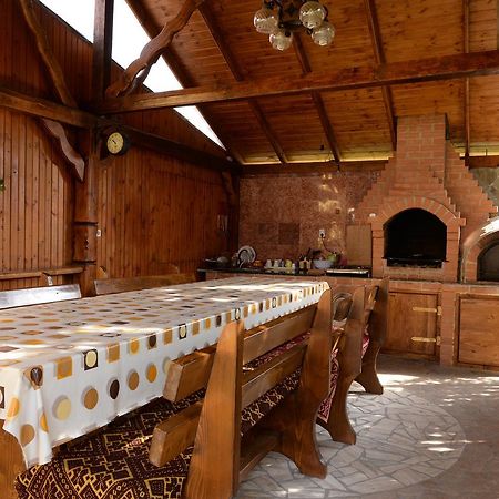 فندق Casa Flora Sînmartin المظهر الخارجي الصورة