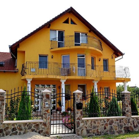 فندق Casa Flora Sînmartin المظهر الخارجي الصورة