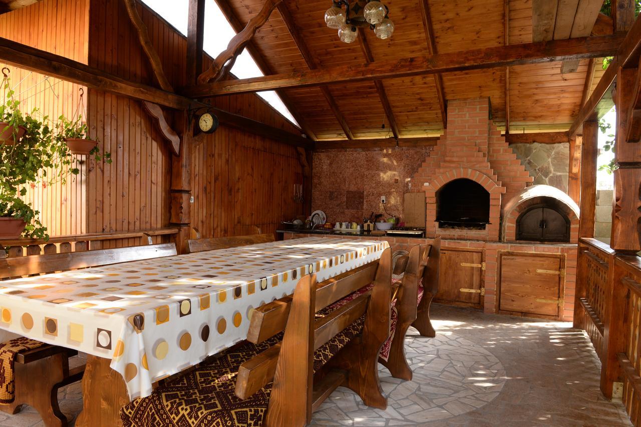 فندق Casa Flora Sînmartin المظهر الخارجي الصورة