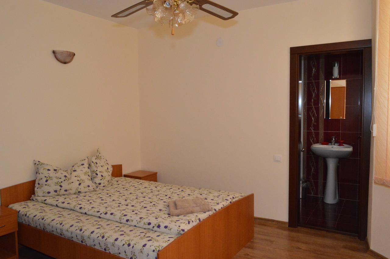 فندق Casa Flora Sînmartin المظهر الخارجي الصورة