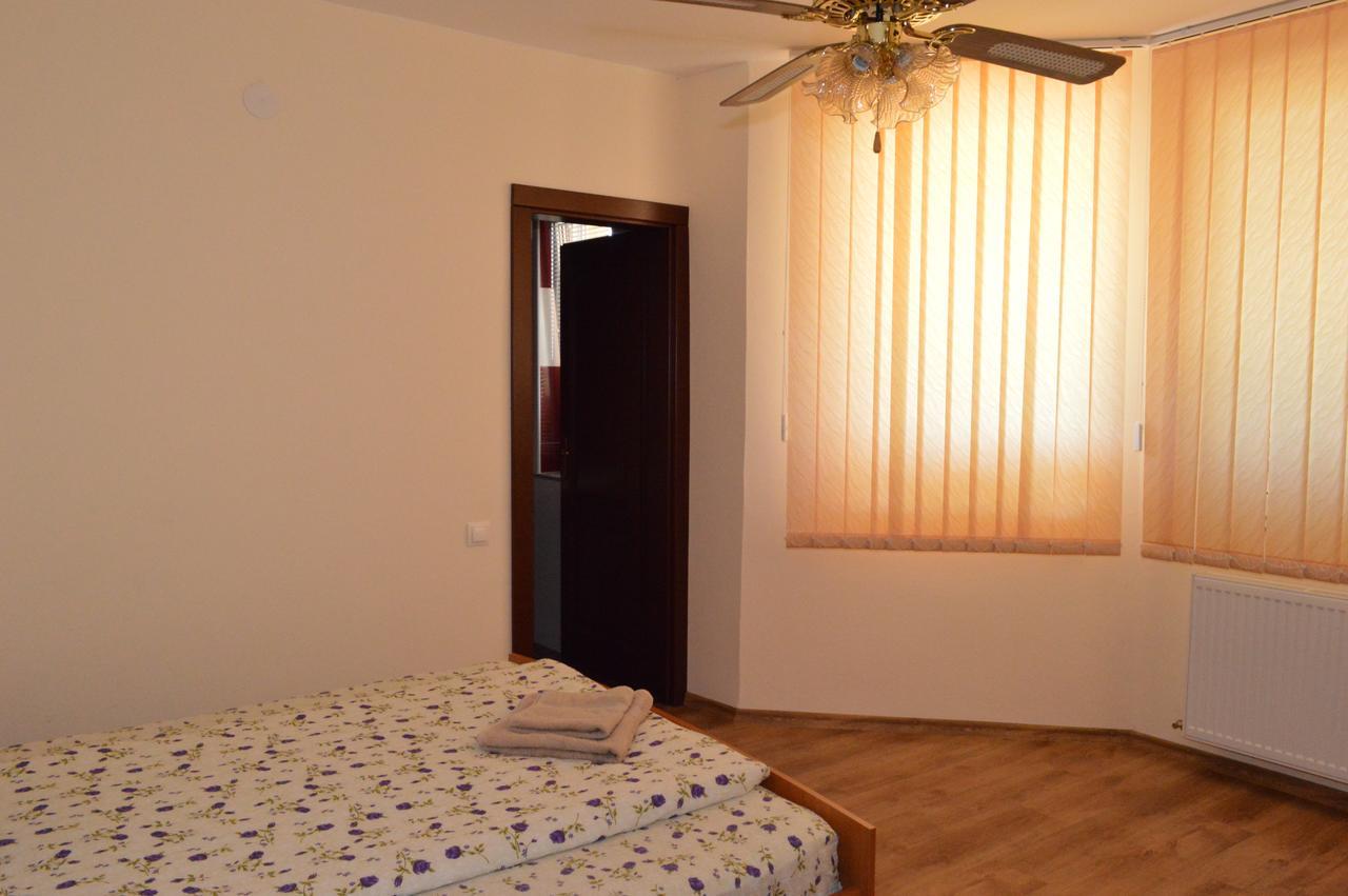 فندق Casa Flora Sînmartin المظهر الخارجي الصورة