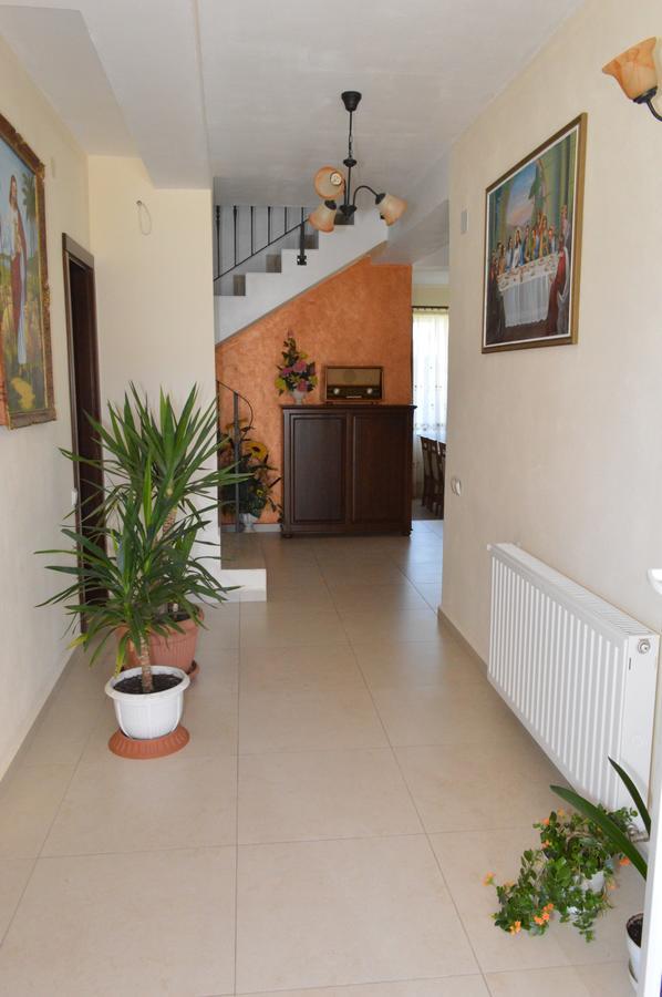 فندق Casa Flora Sînmartin المظهر الخارجي الصورة