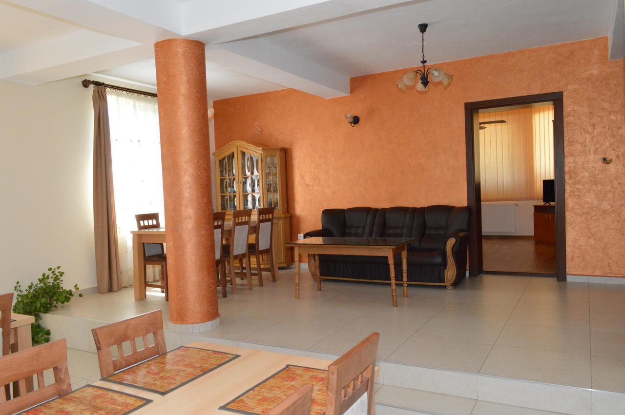 فندق Casa Flora Sînmartin المظهر الخارجي الصورة
