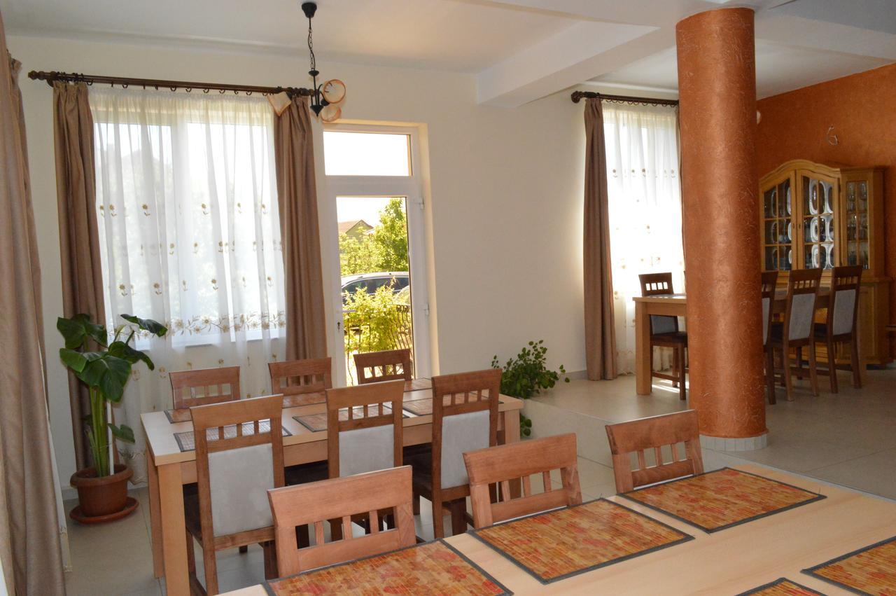 فندق Casa Flora Sînmartin المظهر الخارجي الصورة