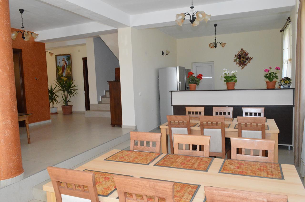 فندق Casa Flora Sînmartin المظهر الخارجي الصورة